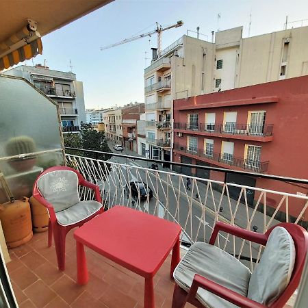 Apartamento con terraza muy cerca del mar Pineda De Mar Exterior foto