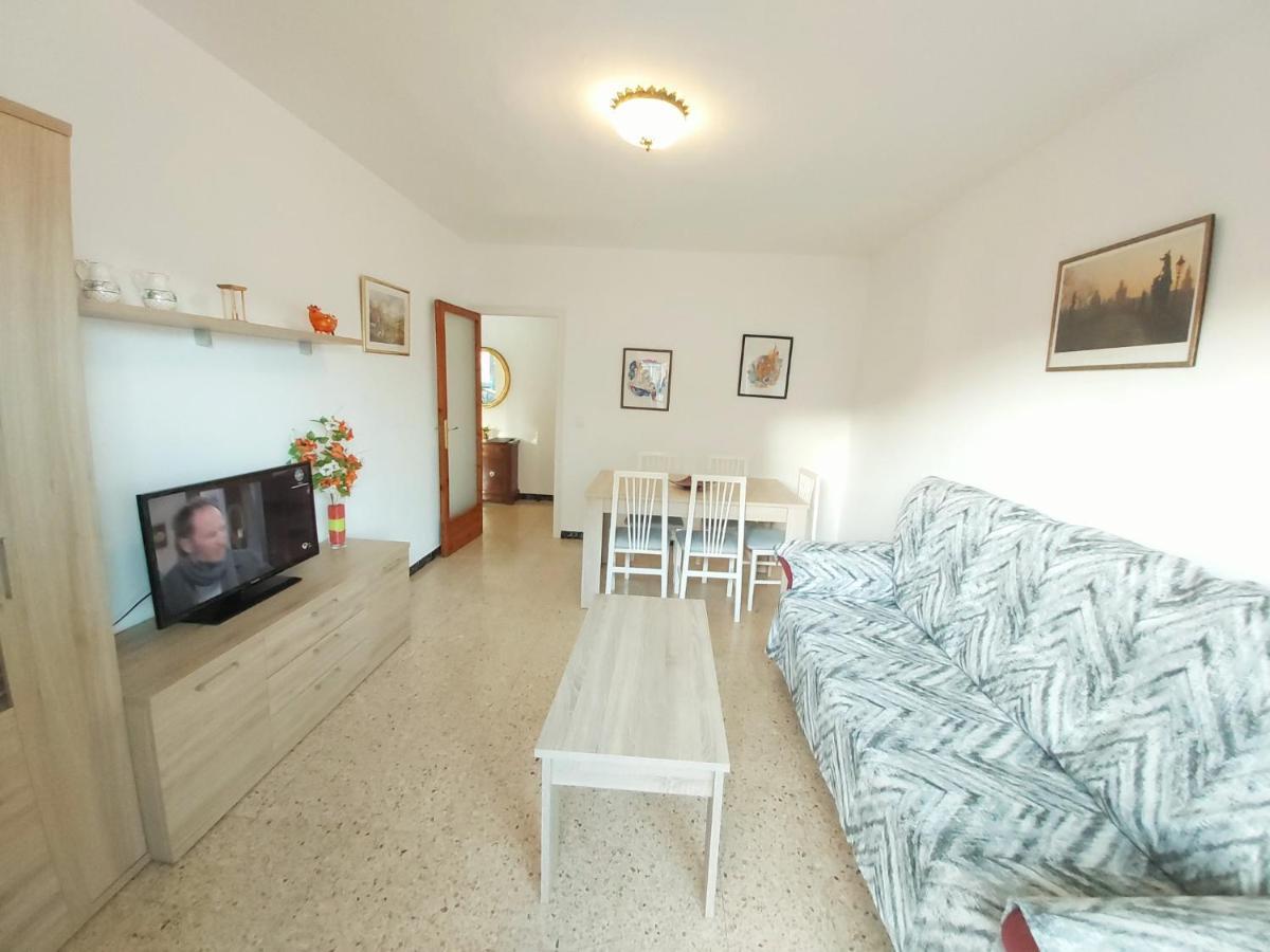 Apartamento con terraza muy cerca del mar Pineda De Mar Exterior foto