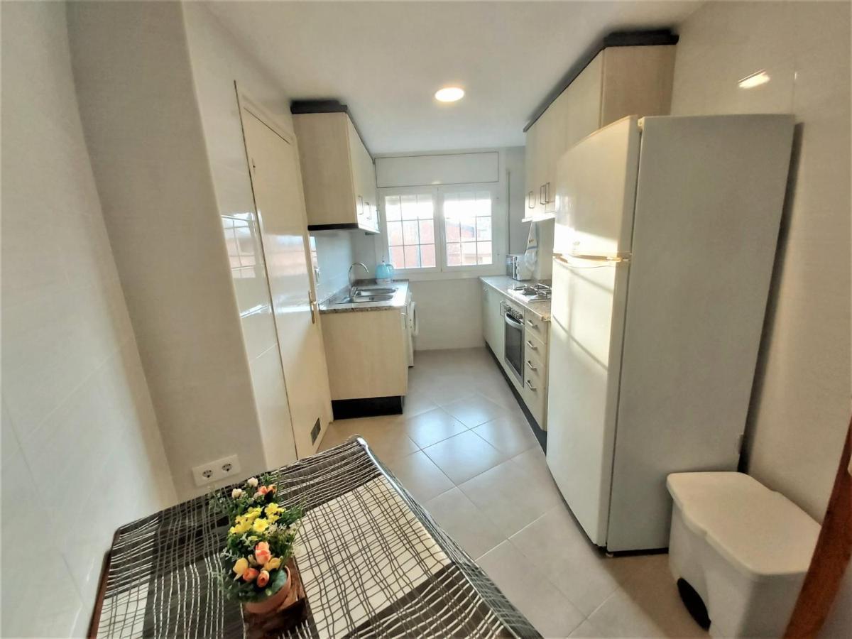Apartamento con terraza muy cerca del mar Pineda De Mar Exterior foto