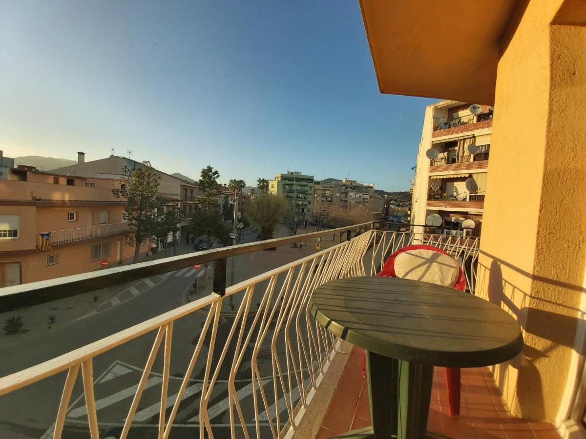 Apartamento con terraza muy cerca del mar Pineda De Mar Exterior foto